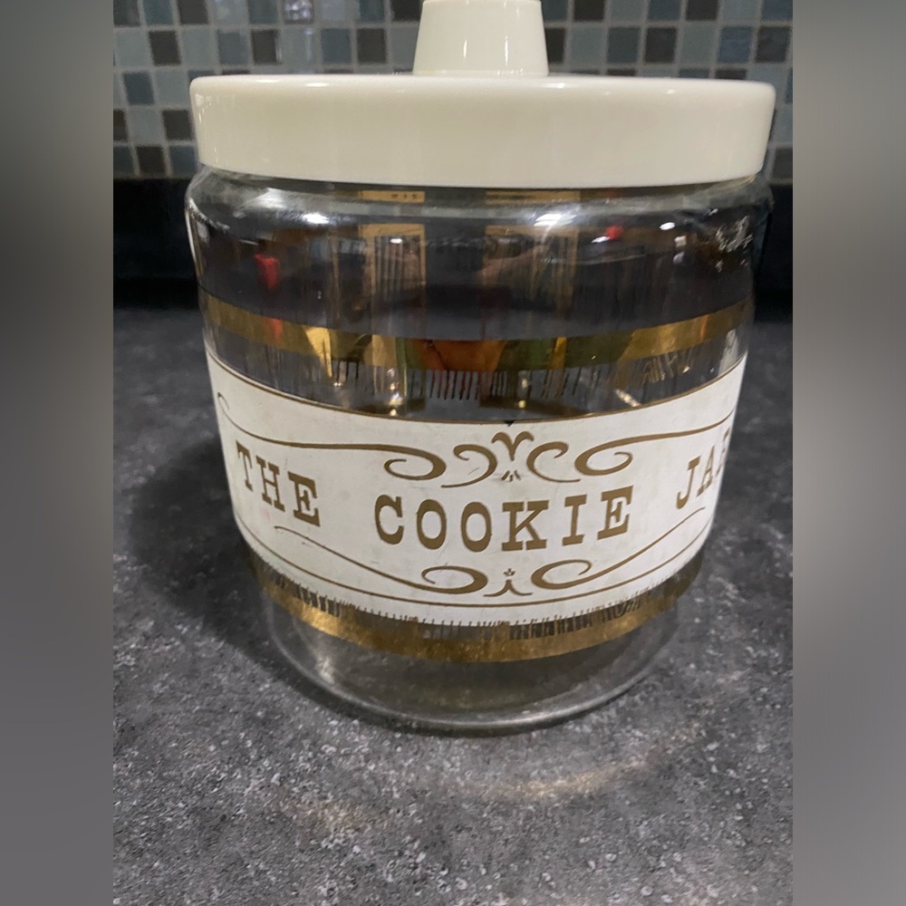 Vintage Pyrex glass “The Cookie Jar” with original lid